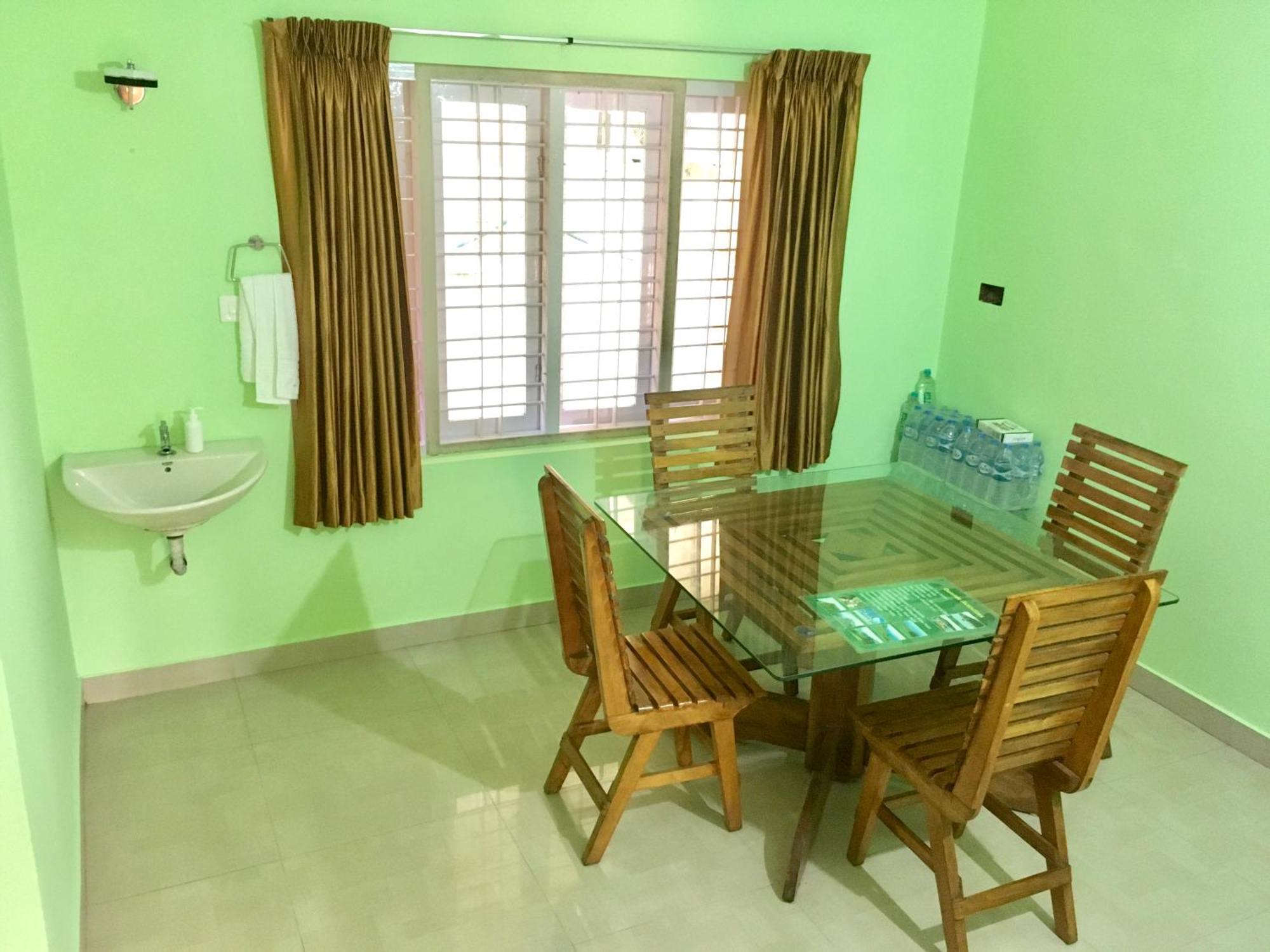 Panthalams Homestay Thekkady Exterior photo