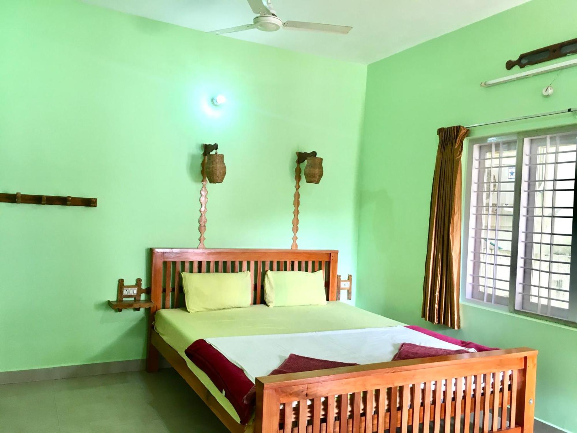 Panthalams Homestay Thekkady Exterior photo