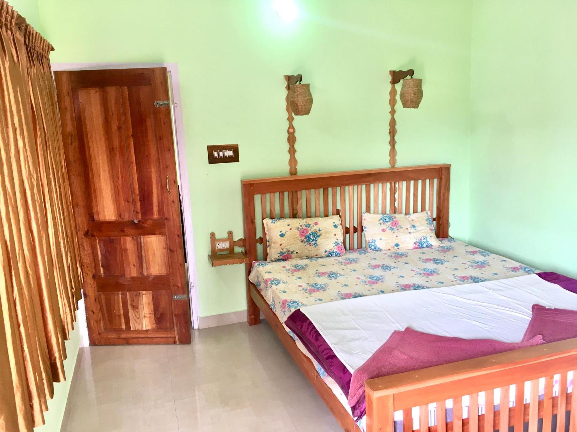 Panthalams Homestay Thekkady Exterior photo