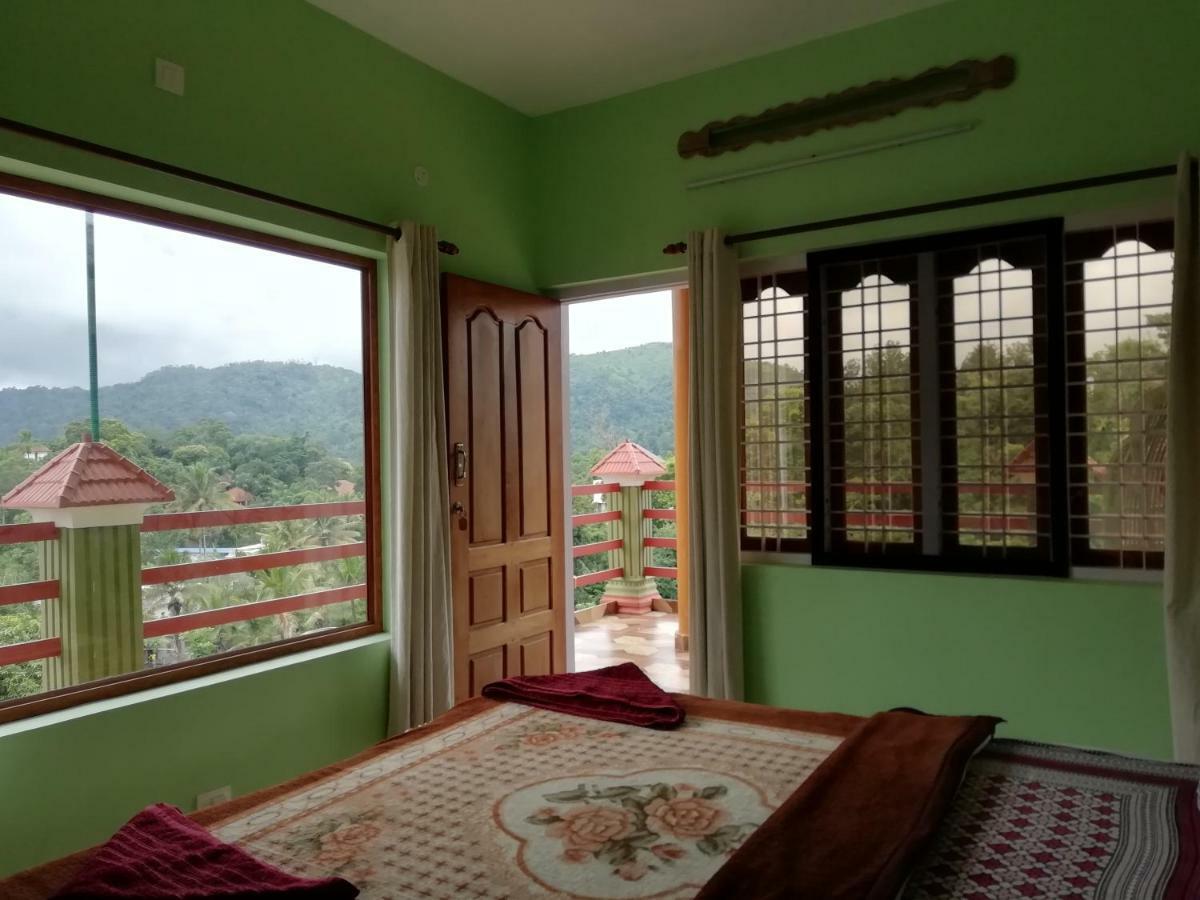Panthalams Homestay Thekkady Exterior photo